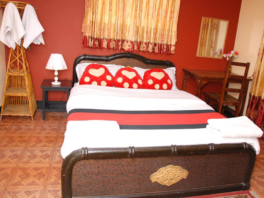 Elbrus Home Kathmandu Buitenkant foto